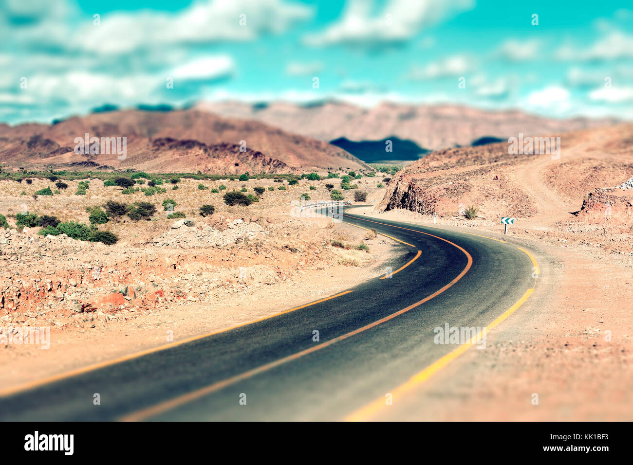 Deserto marocchino road,viaggi in automobile e paesaggi.unità in tutto il mondo Foto Stock