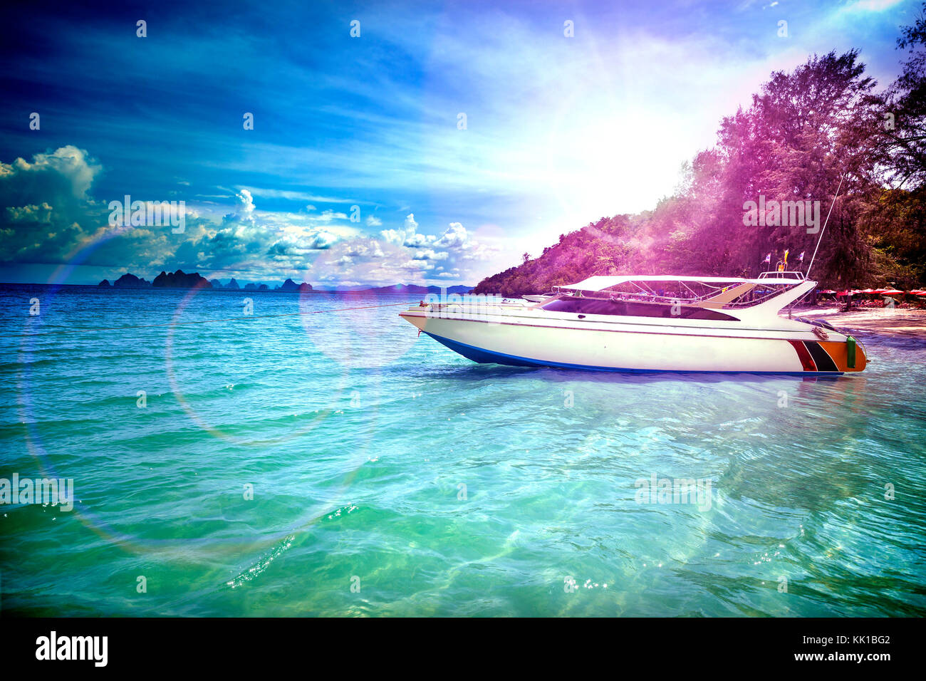 Viaggi e vacanze di mare, spiagge esotiche e avventure in barca Foto Stock