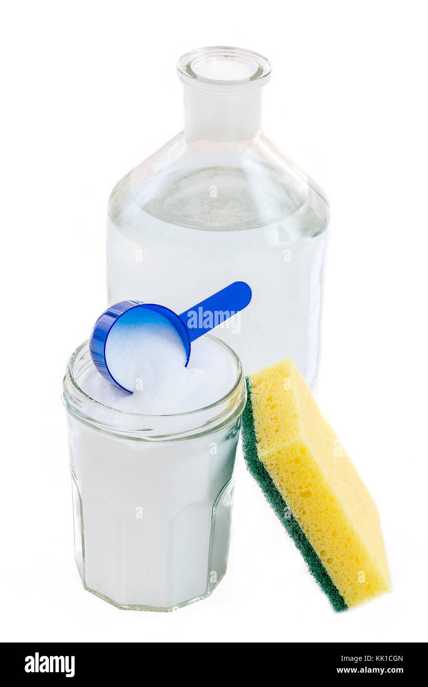 Eco-friendly detergenti naturali di bicarbonato di sodio, limone e panno sullo sfondo whithe, Foto Stock