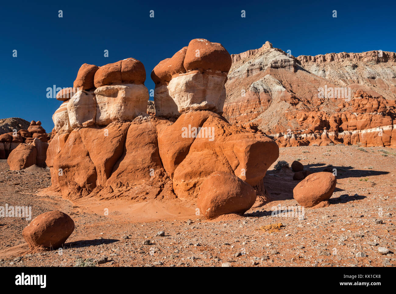 Arenaria goblin e hoodoos al Piccolo Egitto sito geologico, Bicentenario Autostrada, zona sud di Hanksville, Utah, Stati Uniti d'America Foto Stock