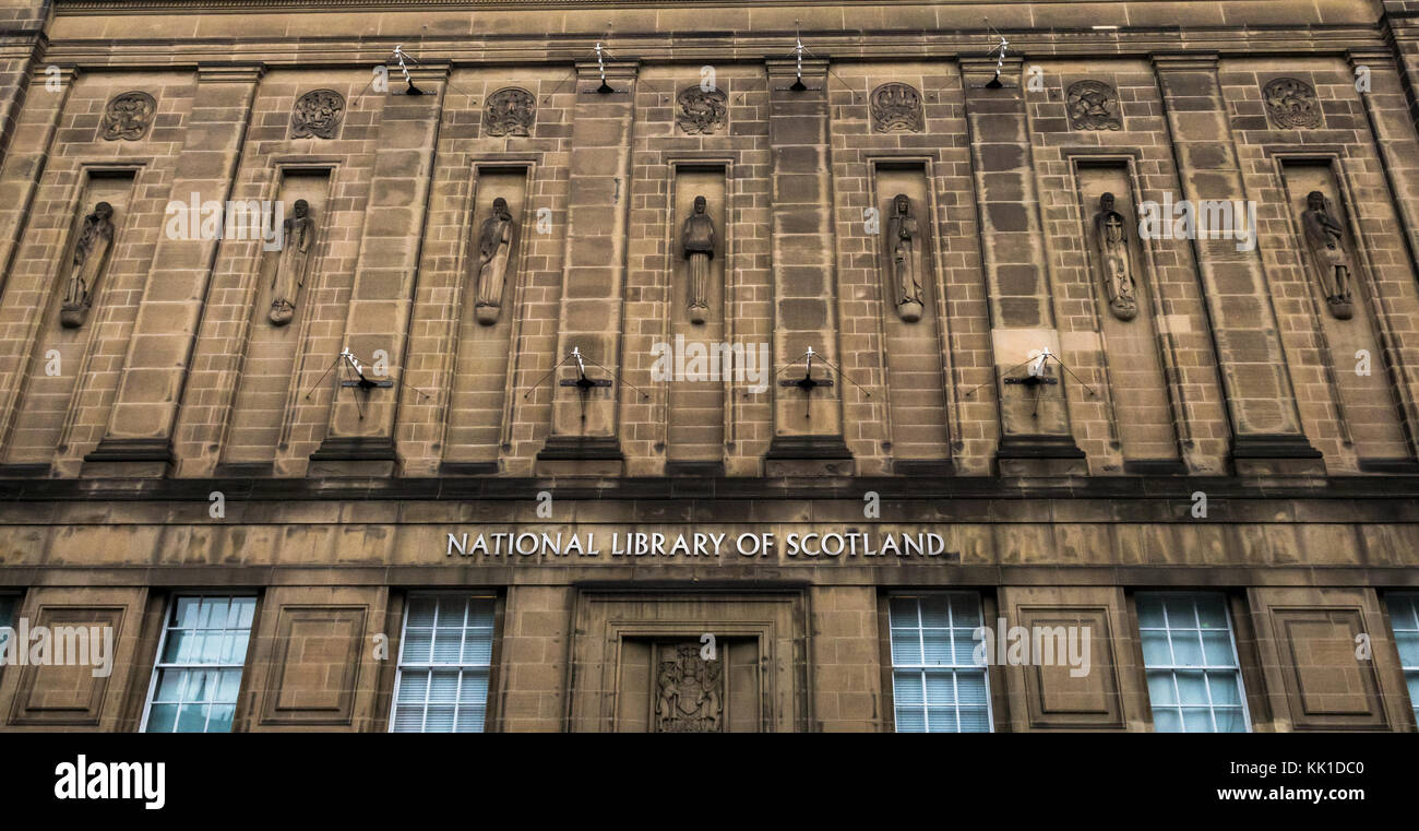 Negli anni Trenta in stile Art Deco Biblioteca Nazionale di Scozia da Hew Lorimer e muse in nicchie da Reginald Fairlie, George IV Bridge, Edimburgo, Scozia, Regno Unito Foto Stock