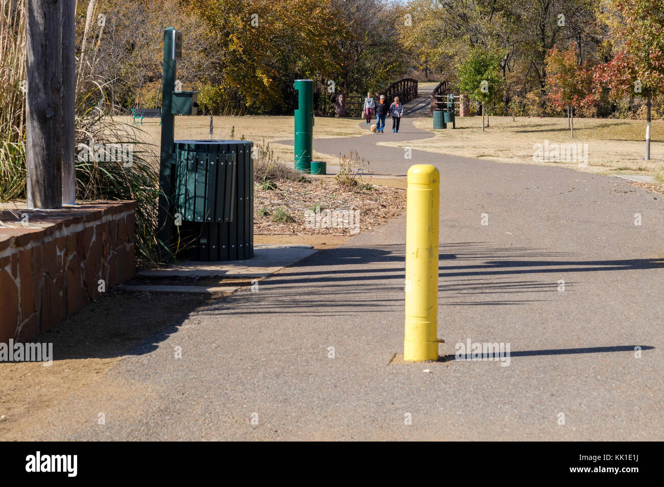 L'ingresso di Bluff Creek sentieri nel Bluff Creek Park a piedi e percorsi in bicicletta. Oklahoma City, Oklahoma, Stati Uniti d'America. Foto Stock