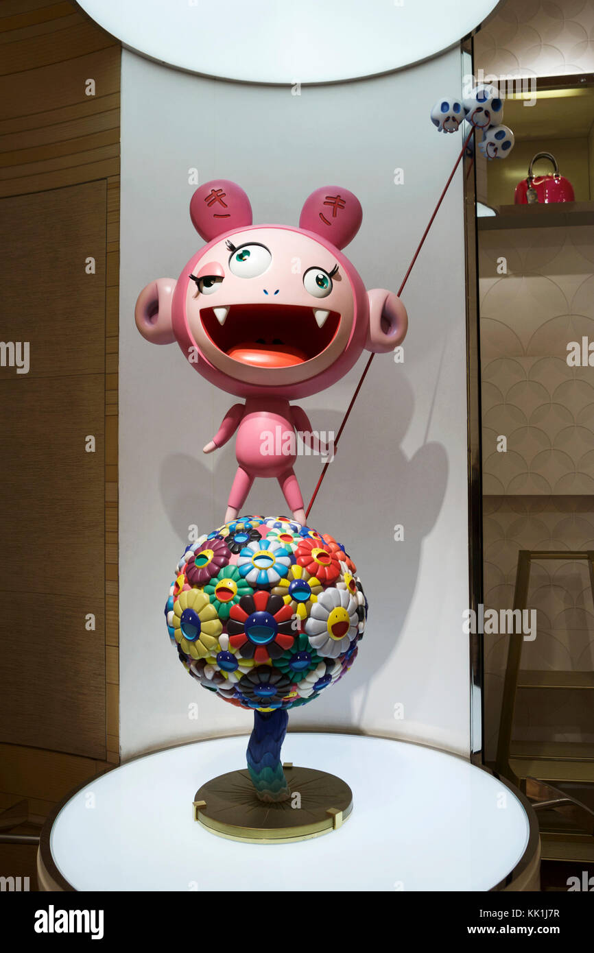 Arte Scultura, da Takashi Murakami, artista giapponese, sul display nel lusso di un negozio di Londra. Foto Stock