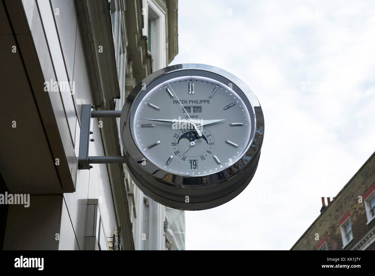 Patek Philippe, New Bond St, Mayfair, Londra, Regno Unito. Orologio pubblico. Foto Stock