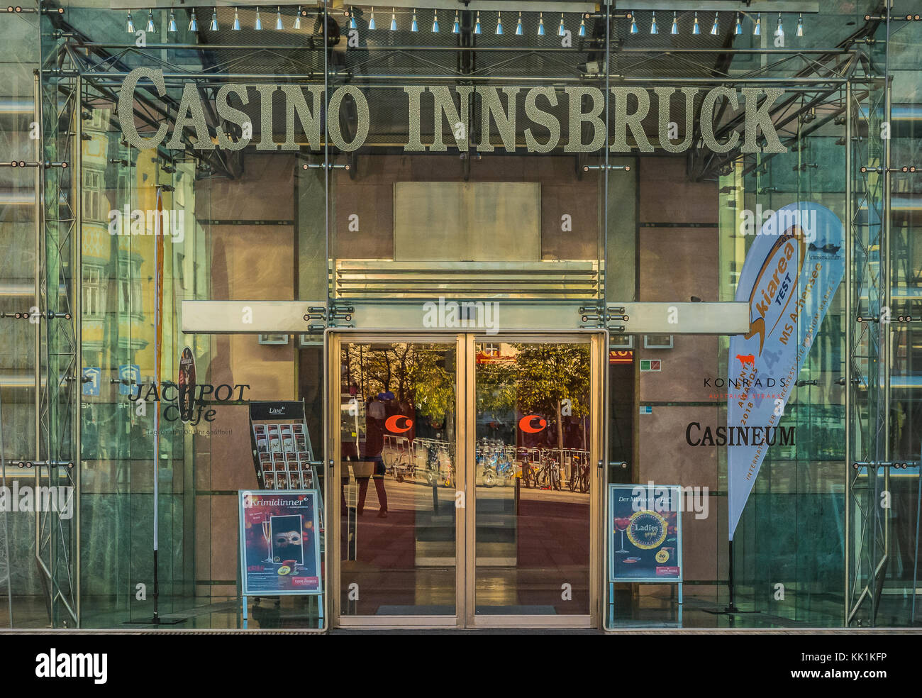 Ingresso al famoso casinò di Innsbruck - Innsbruck, Austria, l'Europa. Foto Stock