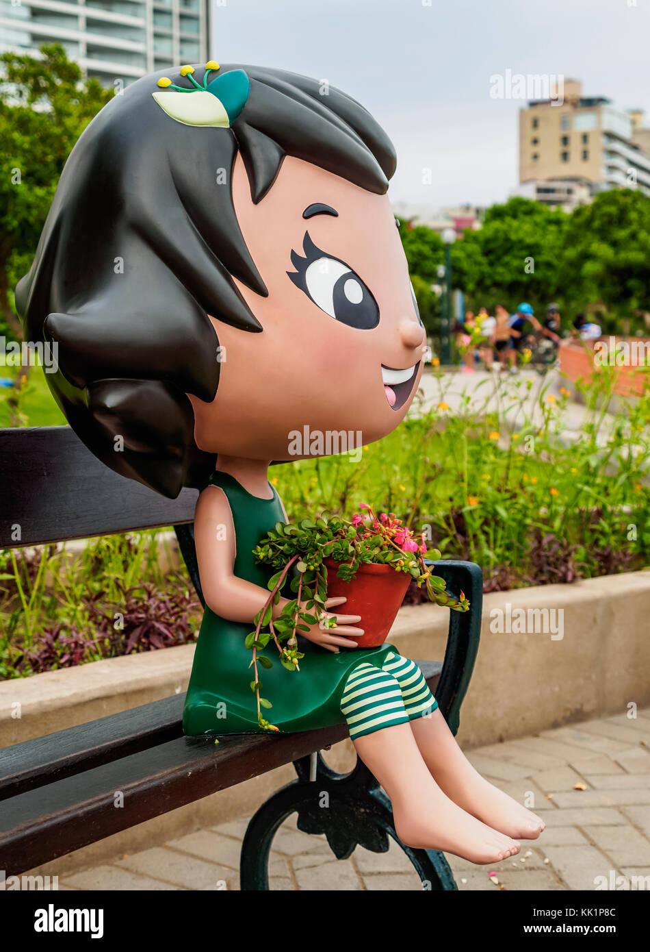 Ragazza peruviana figura nel quartiere di Miraflores, Lima, Peru Foto Stock