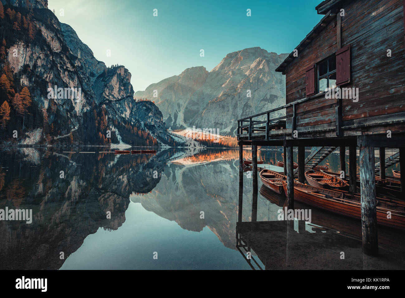 Barche sul lago di Braies ( Lago di Braies ) nelle dolomiti, sudtirol, Italia Foto Stock