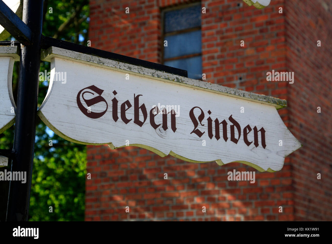 Indicazioni stradali per Ecovillage Sieben Linden vicino a Beetzendorf / Salzwedel, Sassonia-Anhalt, Germania, Europa Foto Stock