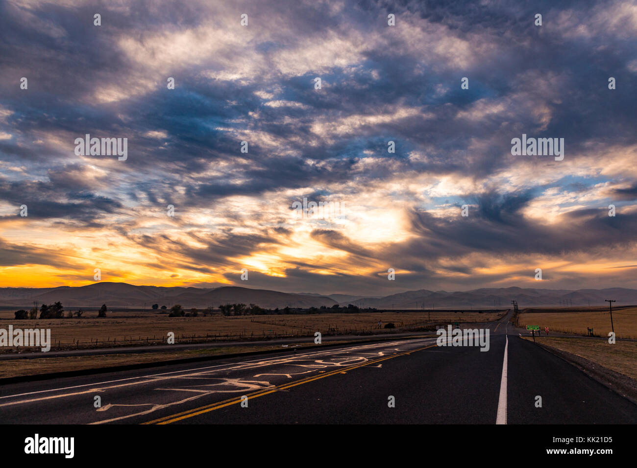 Il tramonto del Diablo gamma di montagne in california Central Valley vicino a gustine " vicino alla Interstate 5 alla fine di novembre 2017 Foto Stock