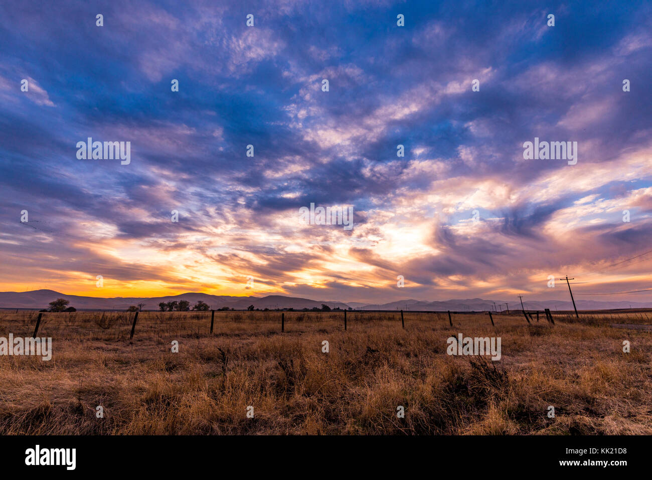 Il tramonto del Diablo gamma di montagne in california Central Valley vicino a gustine " vicino alla Interstate 5 alla fine di novembre 2017 Foto Stock