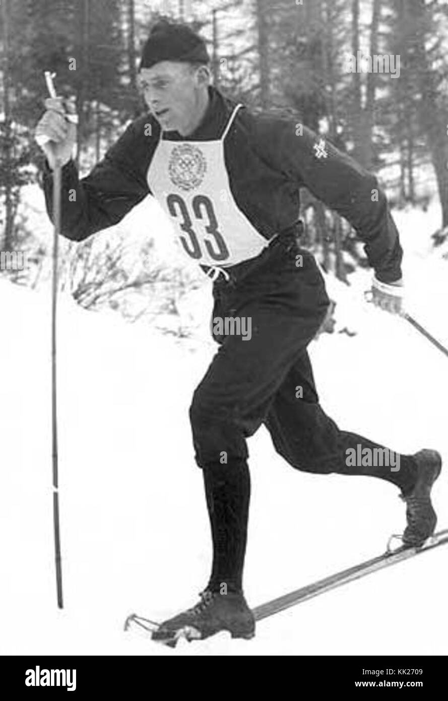 Sverre Stenersen, sciatore nordico norvegese, fotografato nel 1956, noto per aver vinto l'oro alle Olimpiadi invernali di Cortina d'Ampezzo. Foto Stock