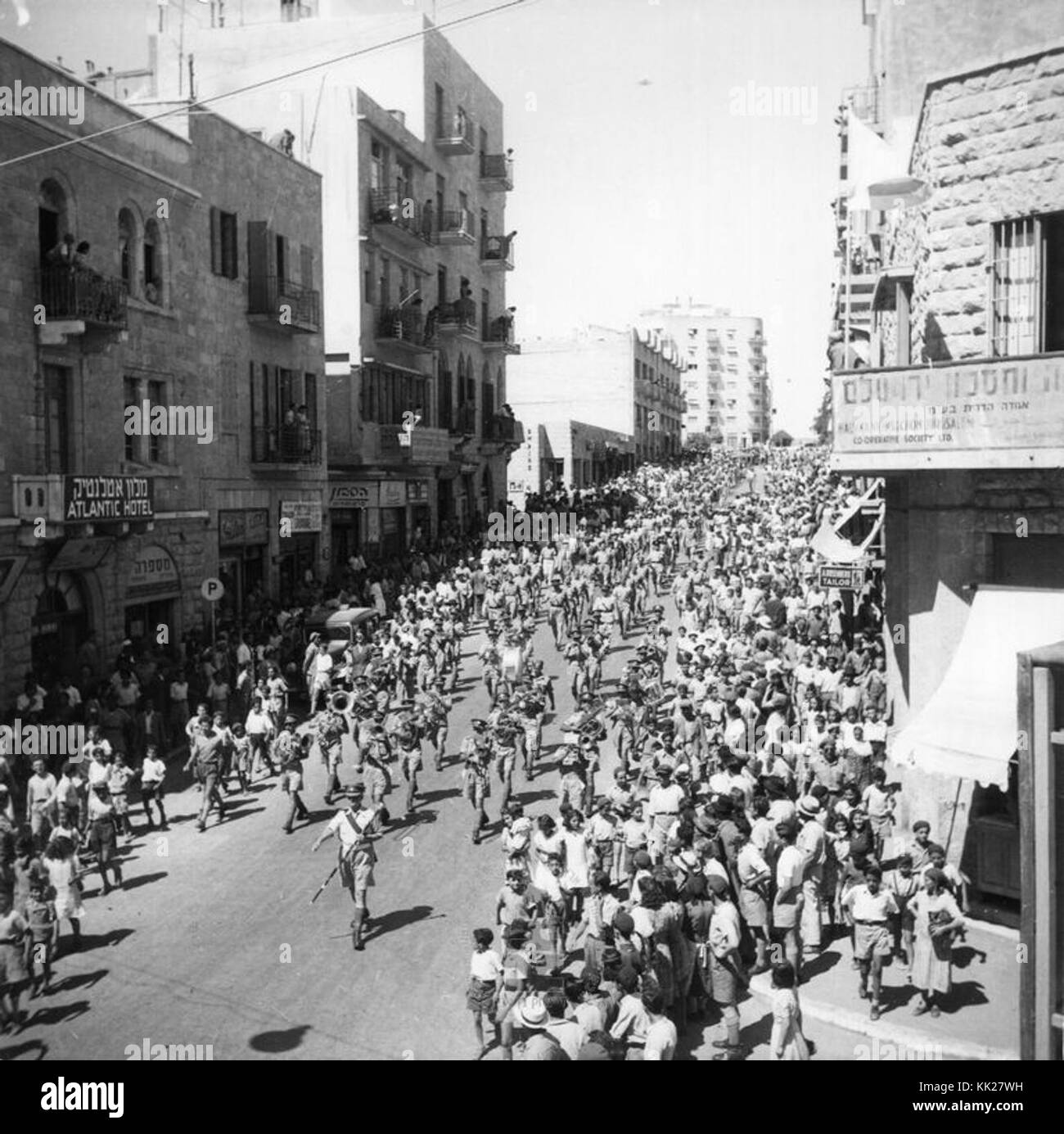 Zvi osui (Oroshkes). I veterani della legione ebraica parade. 1943 (YBZ.0117.206) Foto Stock