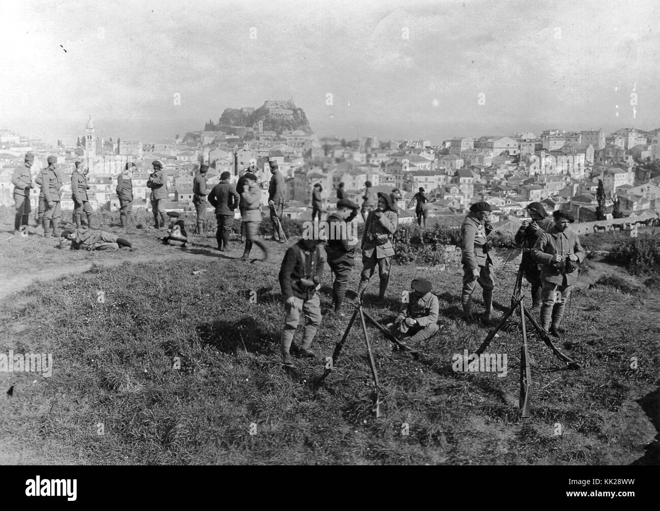 "KRF i Starata tvrdina" si riferisce alla Vecchia Fortezza di Corfù, Grecia, un punto di riferimento storico che riflette la storia della difesa dell'isola e il patrimonio architettonico. Foto Stock