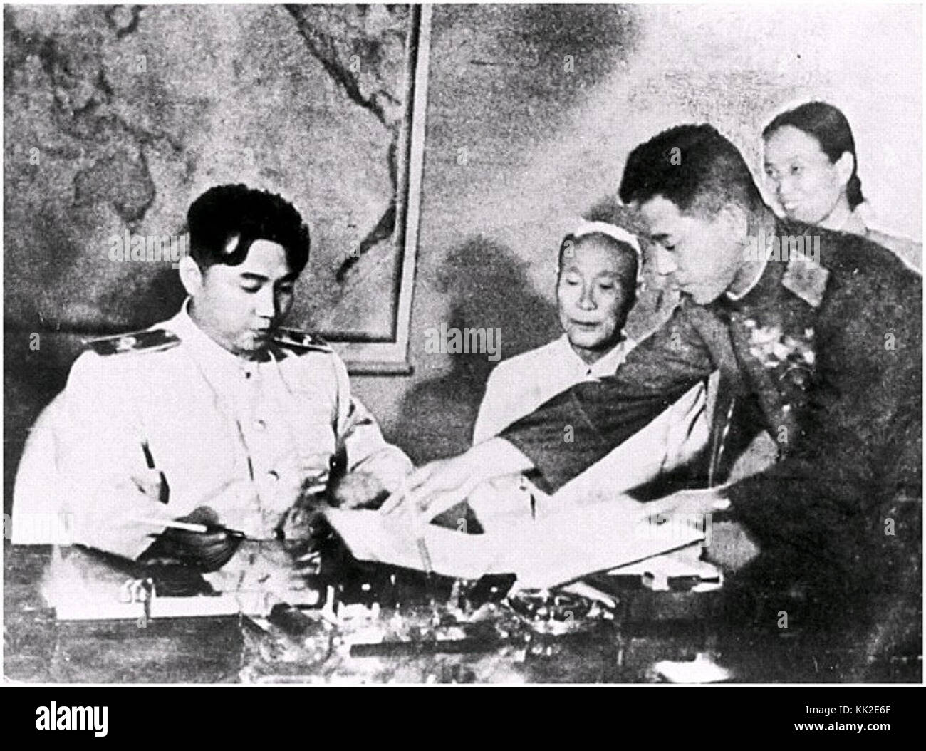 Kim Il Sung firma l'accordo di armistizio Foto Stock