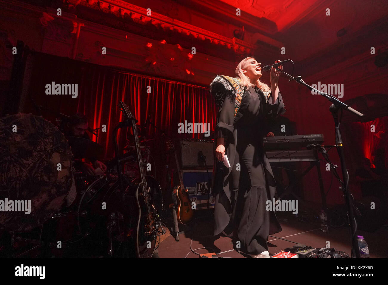 Londra, Regno Unito. 28 Nov 2017. Eivor Palsdottir si esibisce dal vivo sul palco alla Bush Hall di Londra. Data foto: Martedì 28 novembre 2017. Credit: Roger Garfield/Alamy Live News Foto Stock