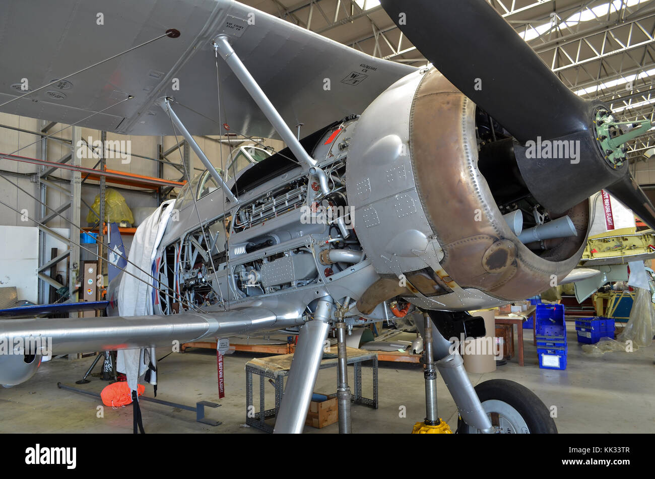 Gloster Gladiator II di RAF marcature in fase di manutenzione, il Fighter Collection, Duxford, UK. Foto Stock