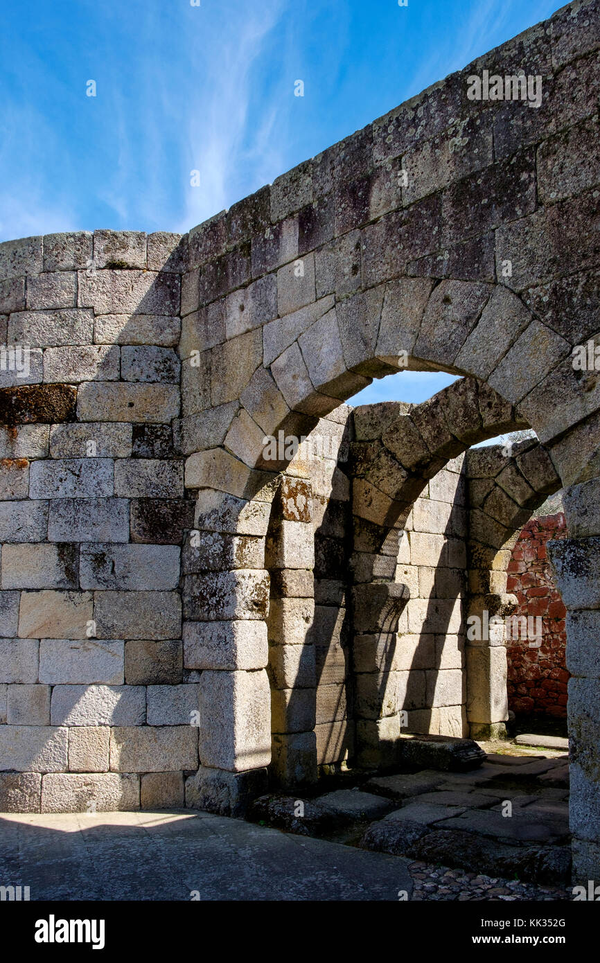 Idanha a Velha, Portogallo - Aprile 9, 2017: la porta a nord del villaggio storico di idanha a Velha in Portogallo Foto Stock