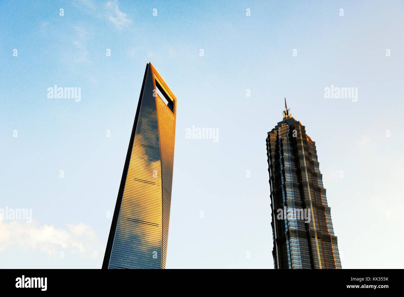 Shanghai, Cina. World Financial Center di Shanghai (a sinistra, oggi il secondo più alto) e la torre di Jin Mao. quartiere Pudong, Shanghai Foto Stock