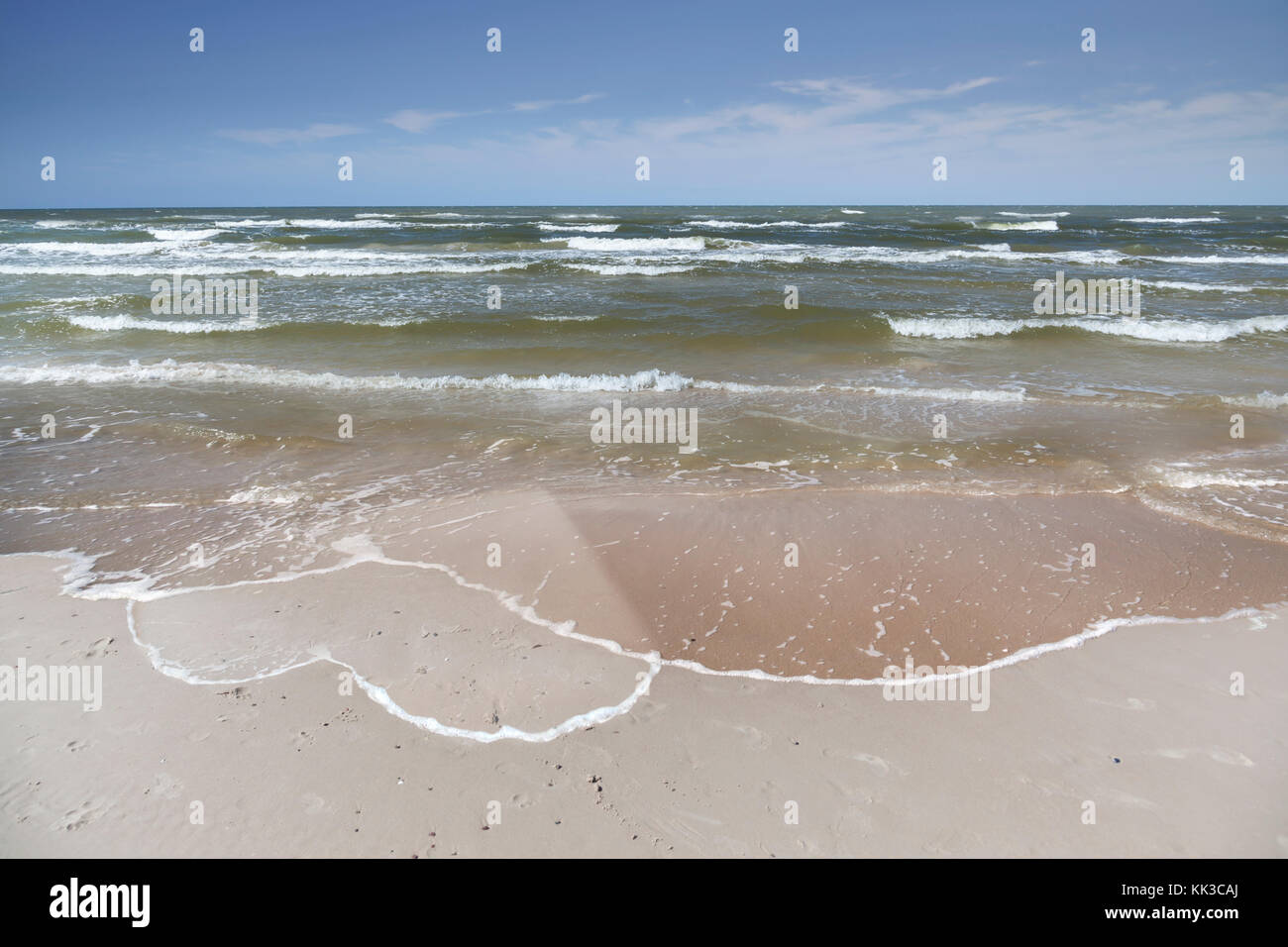 Cuore disegnato sulla spiaggia di sabbia - Vacanza Amore - lunga relazione di distanza - Concetto Foto Stock