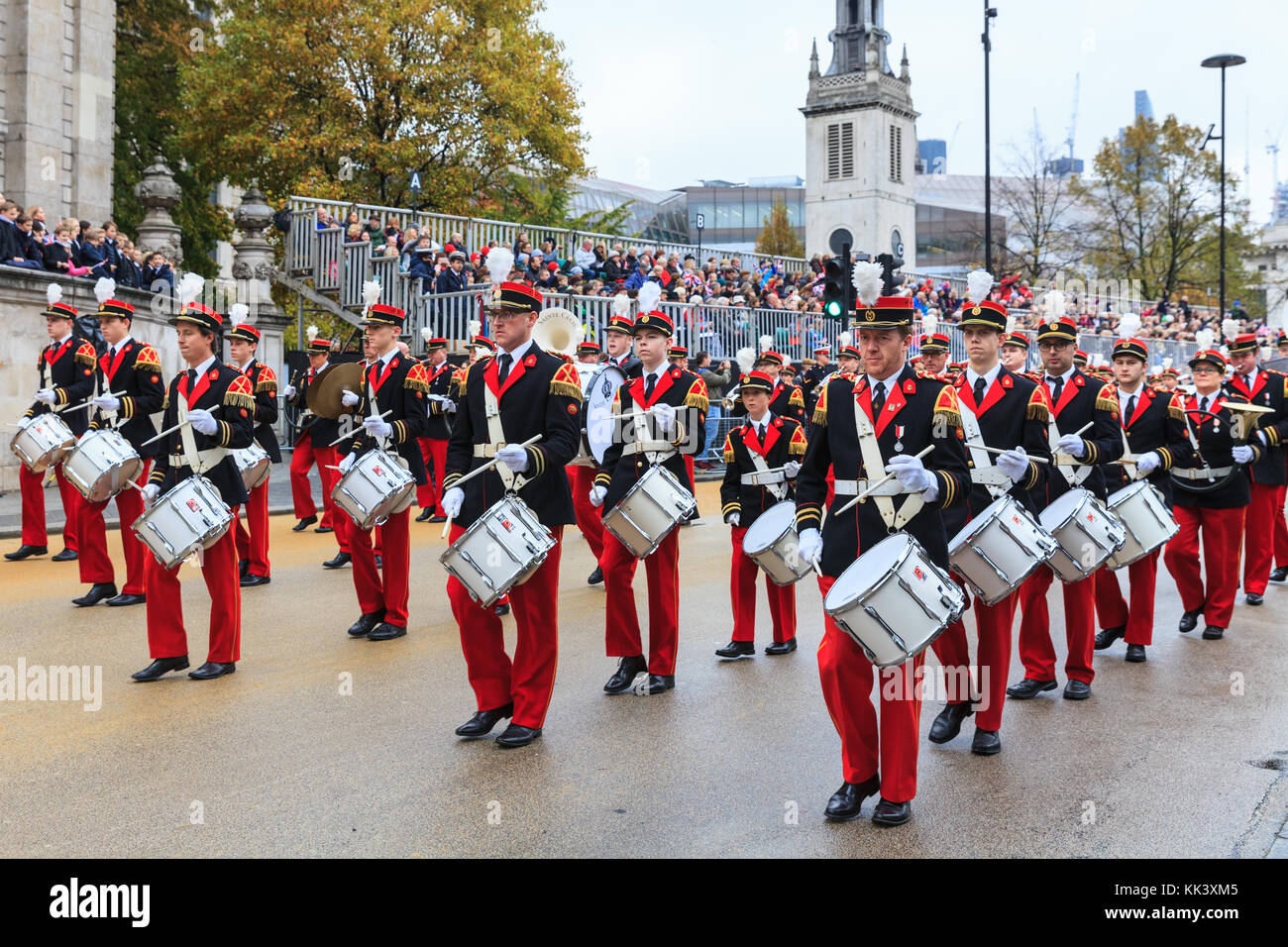 Il corpo di batteria della Royal Wind Orchestra Sainte Cécile da Eijsden (NL) 2017 Lord Mayor's Show parata nella città di Londra, Londra, Regno Unito Foto Stock