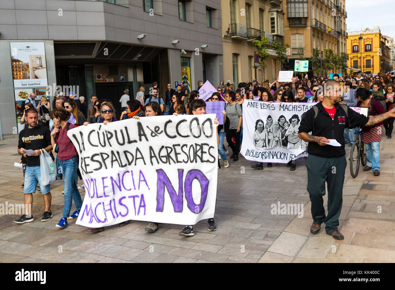 Marcia di protesta a Malaga Spagna. organizzate come parte dell'onu giornata internazionale per lâ eliminazione della violenza contro le donne il 25 novembre 2017 Foto Stock