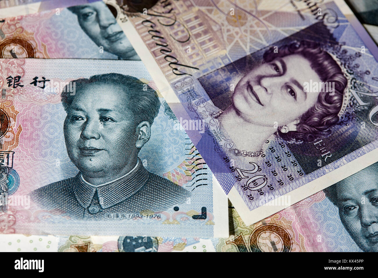 Sterline inglesi e cinesi yuan renminbi contanti Foto Stock