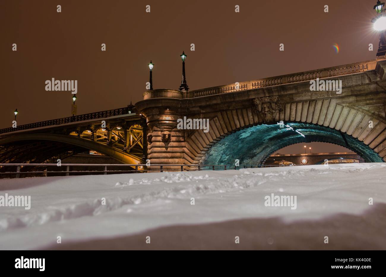 Ponti di Parigi - 20/01/2013 - - ponti di Parigi - visto sul ponte 'Notre-Dame', sotto la neve in inverno - Sylvain Leser / le Pictorium Foto Stock