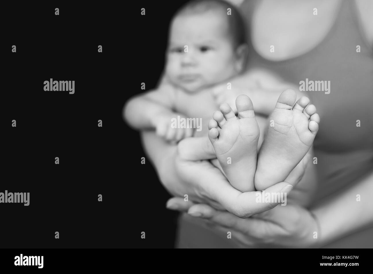 Foto in bianco e nero del neonato Foto Stock