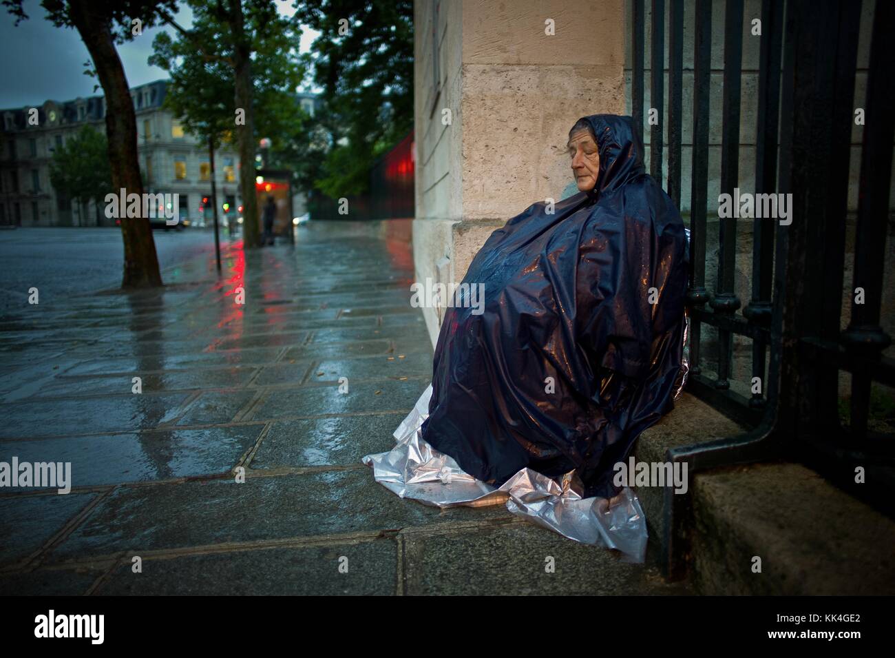 Povertà urbana - 12/07/2012 - - Christine nel Pancho messicano - - una delle immagini in una serie di tre, quattro ritratti dove trovo difficile ancora decidere quale sia più toccante. - Christine mi ha chiesto stasera di fare qualche ricerca su Google e sui social network, - sulla sua famiglia scomparso .. - ha trascorso oltre due anni a dormire seduto in tutte le condizioni meteorologiche, - è piuttosto schiacciante, ha detto una notte che non sapeva come chiamare per l'aiuto, non sapeva! - anche quella vita per strada, era come la fine della vita. - Sylvain Leser / le Pictorium Foto Stock