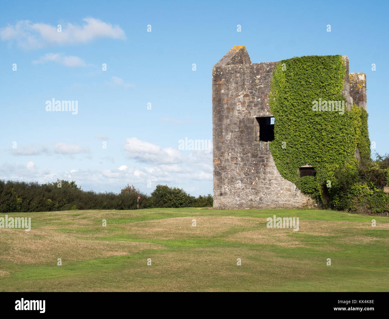 La casa del motore al Taylors albero del vecchio o grande stagno Polgooth miniera sul campo da golf di St Austell Golf Club, St Austell, Cornwall, England, Regno Unito Foto Stock