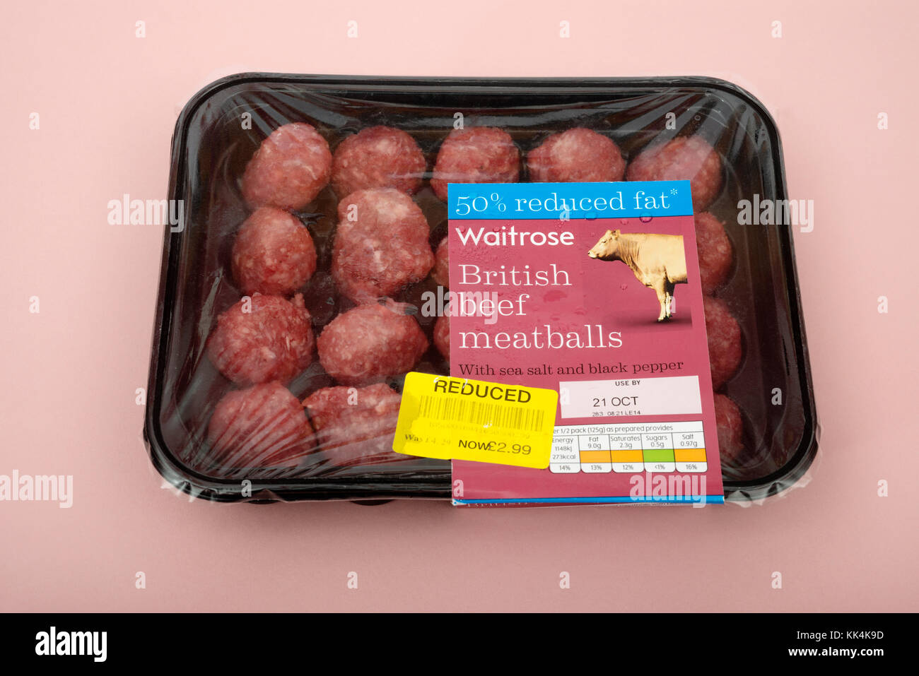 Waitrose 50% ridotto di grassi della carne bovina britannica polpette di carne Foto Stock