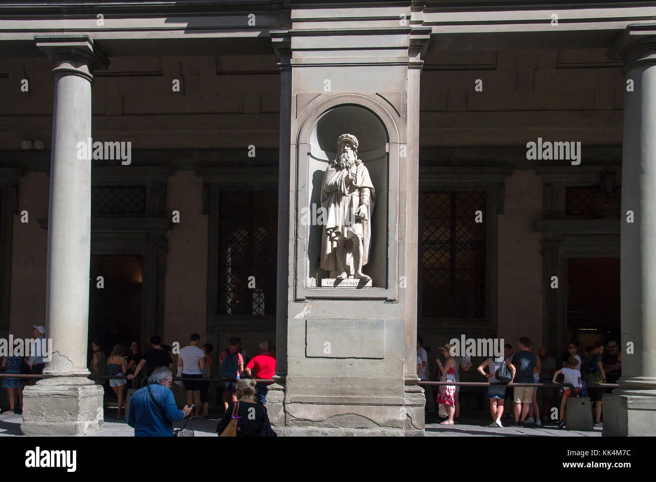 Leonardo da Vinci statua in Galleria degli Uffizi nel centro storico di Firenze elencati dall'UNESCO Patrimonio dell'umanità. Firenze, Toscana, Italia. 29 Agosto 20 Foto Stock