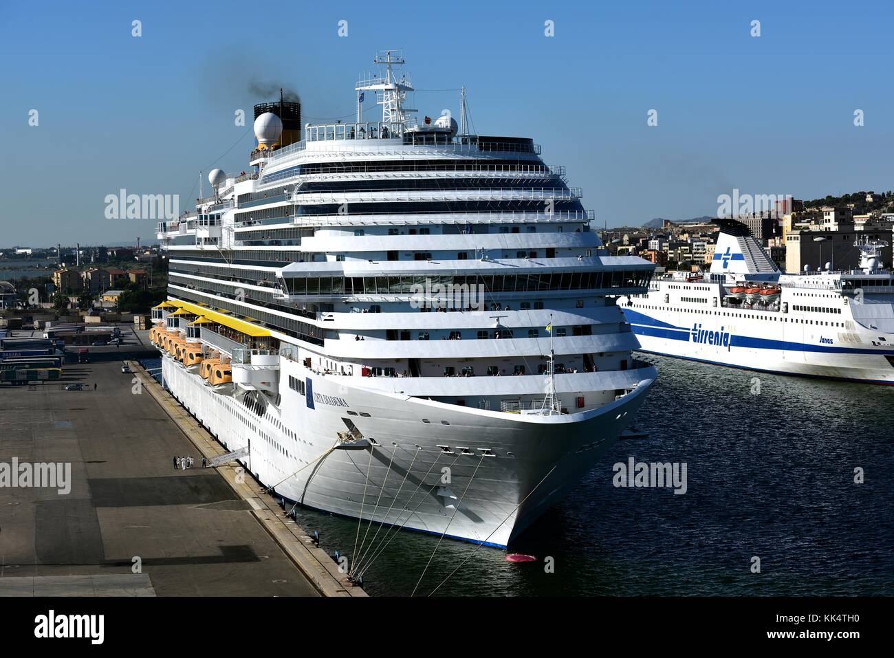 Costa diadema nel porto di Corfù nel settembre 2017 Foto stock - Alamy