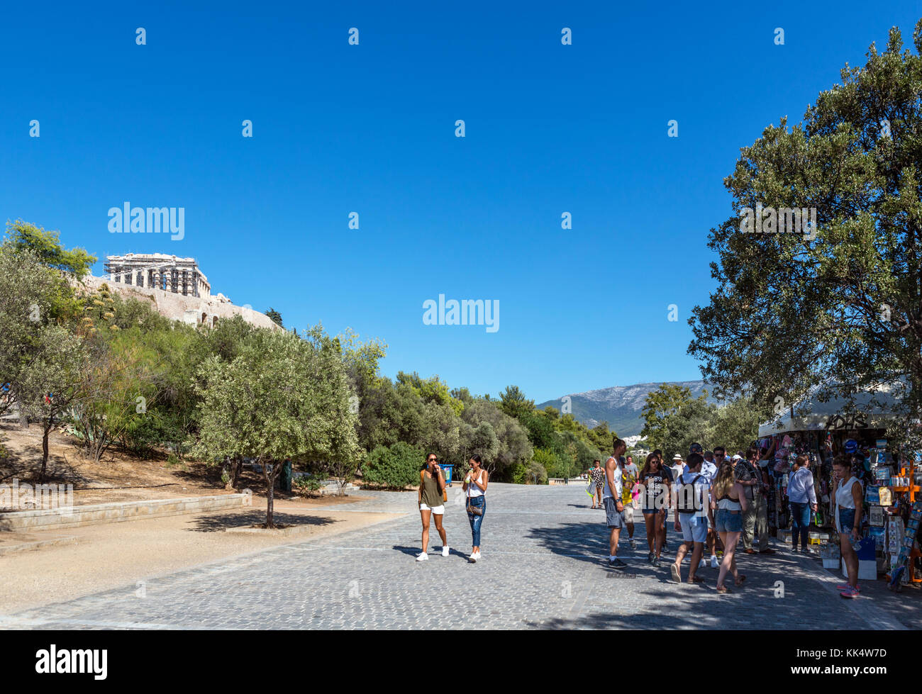 Bancarelle di Souvenir sotto l'Acropoli di Atene, Grecia Foto Stock