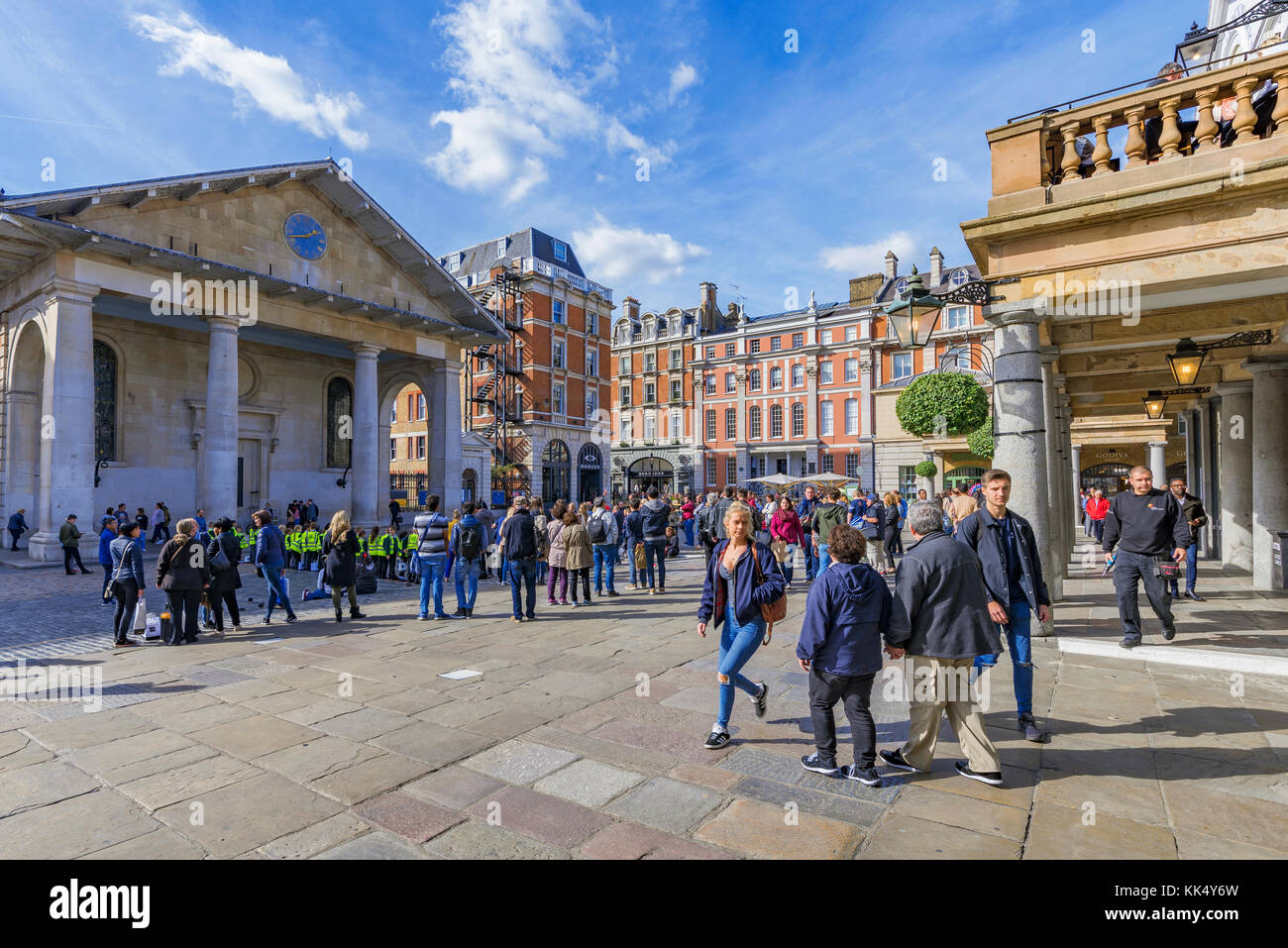 London, Regno Unito - 06 ottobre: si tratta di covent garden piazza, una popolare località turistica per lo shopping in centro a Londra nel mese di ottobre 06, 2017 a Londra Foto Stock