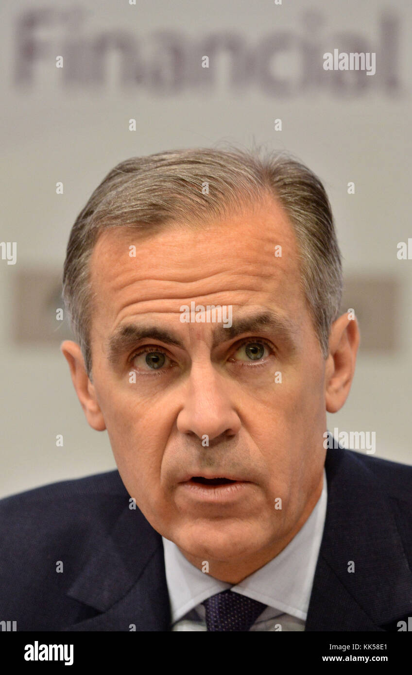 Banca d'Inghilterra governatore Mark Carney parlando durante la banca di Inghilterra del la stabilità finanziaria relazione presso la banca di Inghilterra nella città di Londra. Foto Stock
