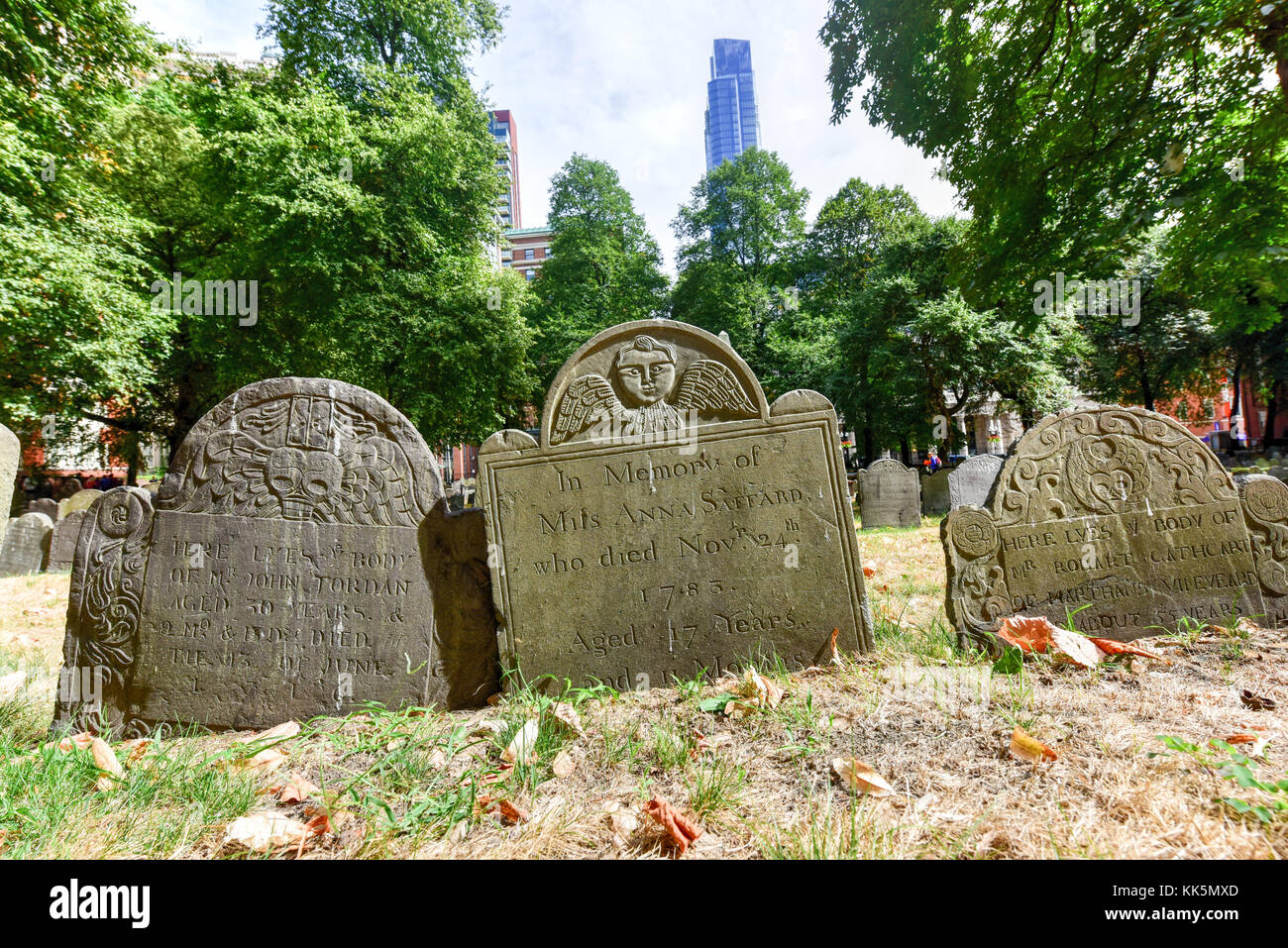 Famoso punto di riferimento della storia cimitero, il granaio di seppellimento di massa a Boston in estate. Foto Stock
