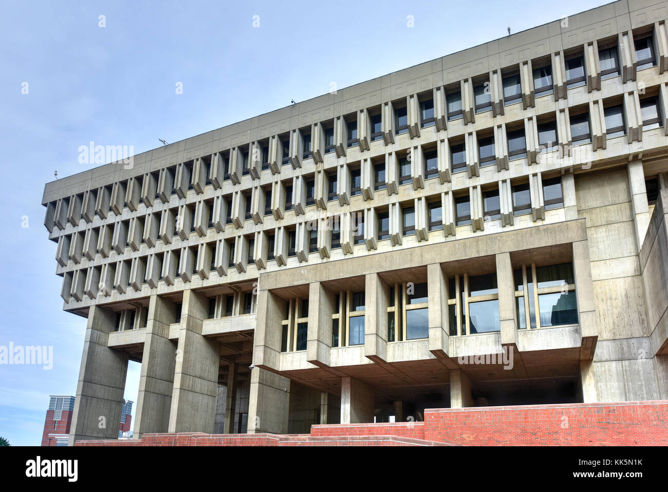 Boston city hall nel centro del governo. la sala attuale è stato costruito nel 1968 ed è un tema scottante e importante esempio di architettura brutalist Foto Stock
