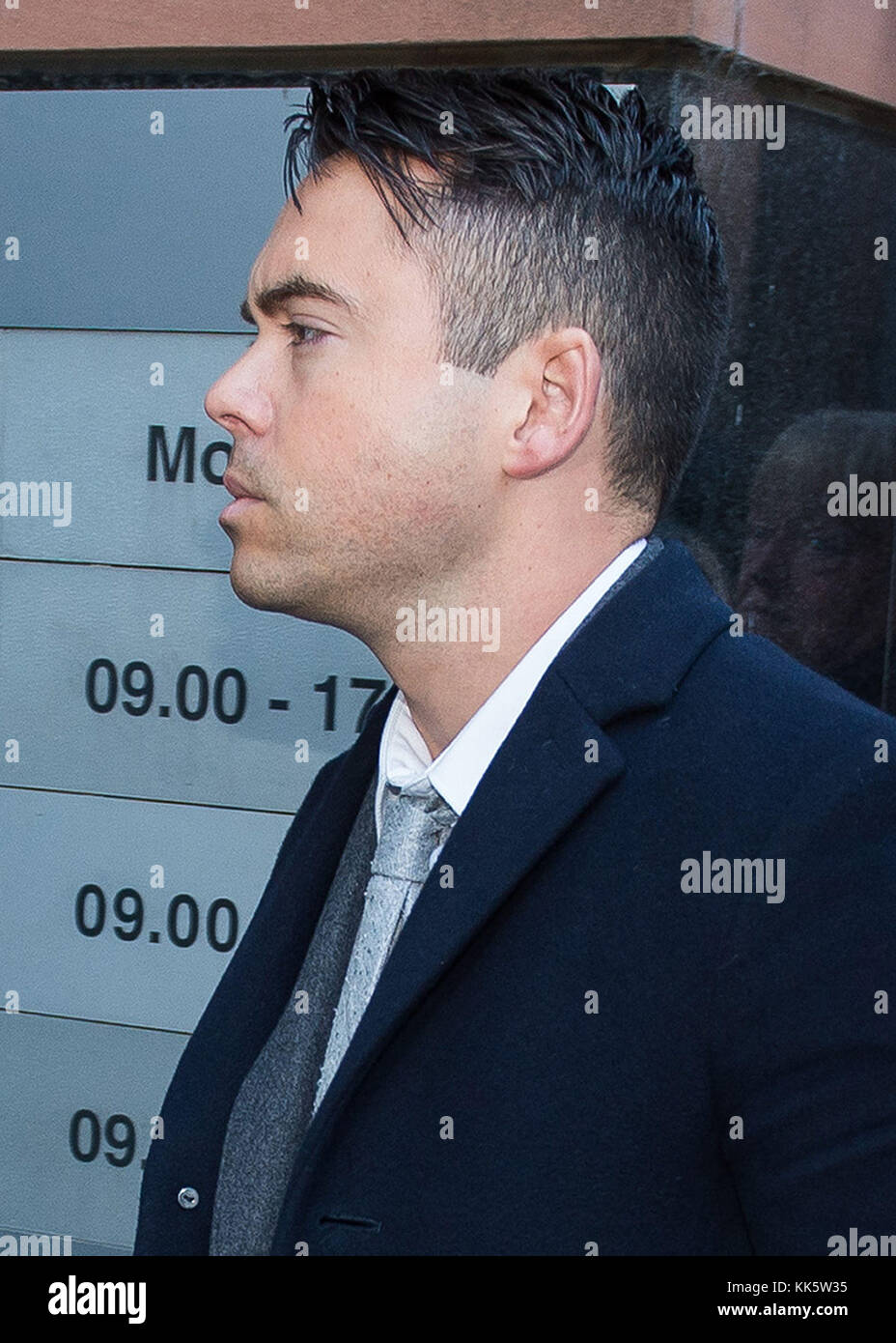 Coronation Street attore Bruno Langley arriva a Manchester dal Tribunale di polizia incaricato di aver molestato sessualmente due donne a Manchester music venue. Foto Stock