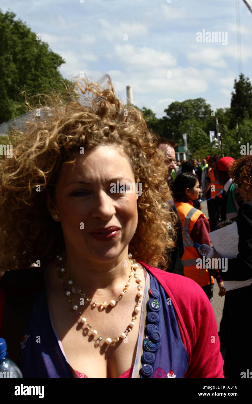 Alex Kingston al Chelsea flower show. Foto Stock