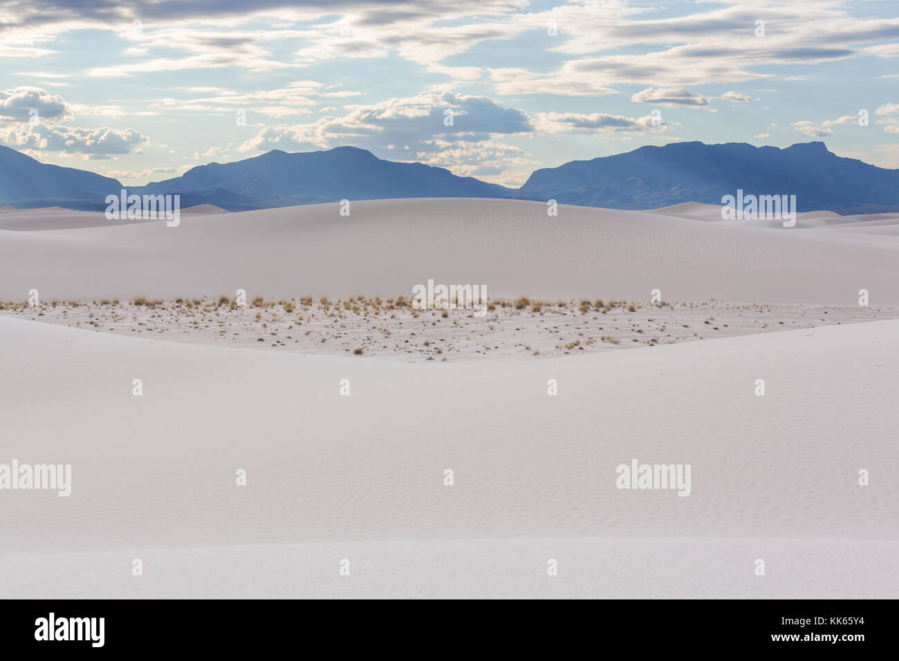 Insolito le dune di sabbia bianca a White Sands National Monument, Nuovo Messico, Stati Uniti d'America Foto Stock