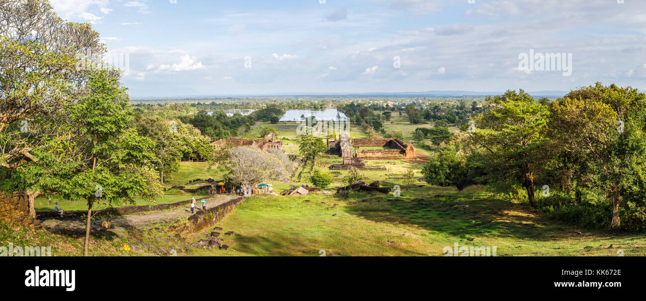 Culto pavilion rovine: Nord e Sud Palace, Nandi Pavilion e baray, pre-Angkorian Khmer tempio indù paesaggio di Wat Phou, Champasak, Laos Foto Stock