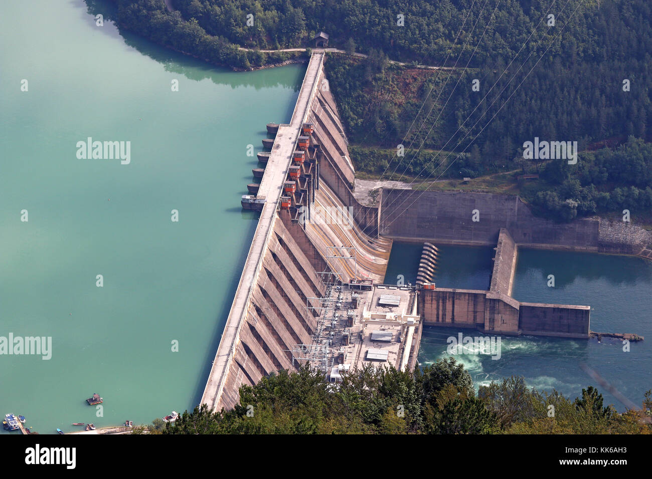 Centrale idroelettrica sul fiume Foto Stock