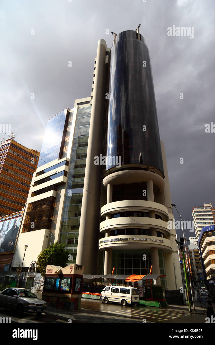 La nuova economia e finanze pubbliche Ministero edificio in El Prado, La Paz, Bolivia Foto Stock
