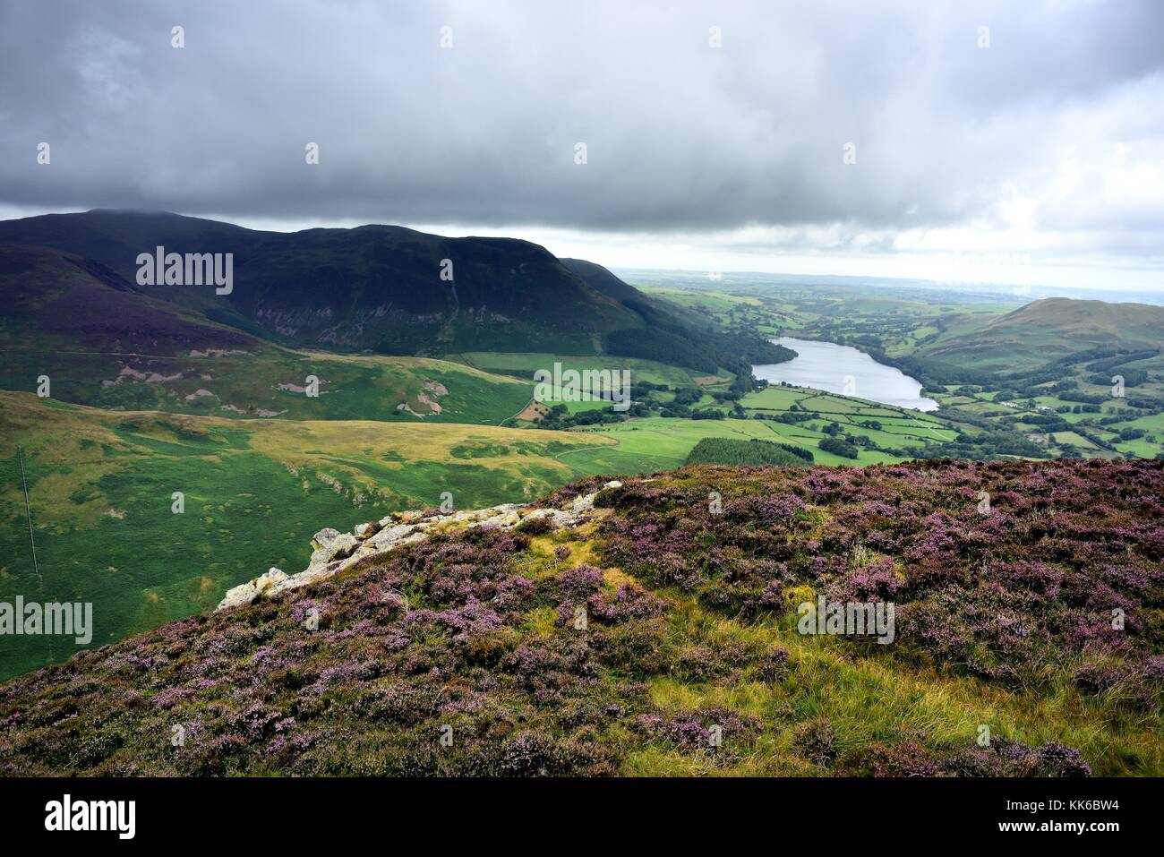 Tempesta di basse nuvole sopra il loweswater fells Foto Stock