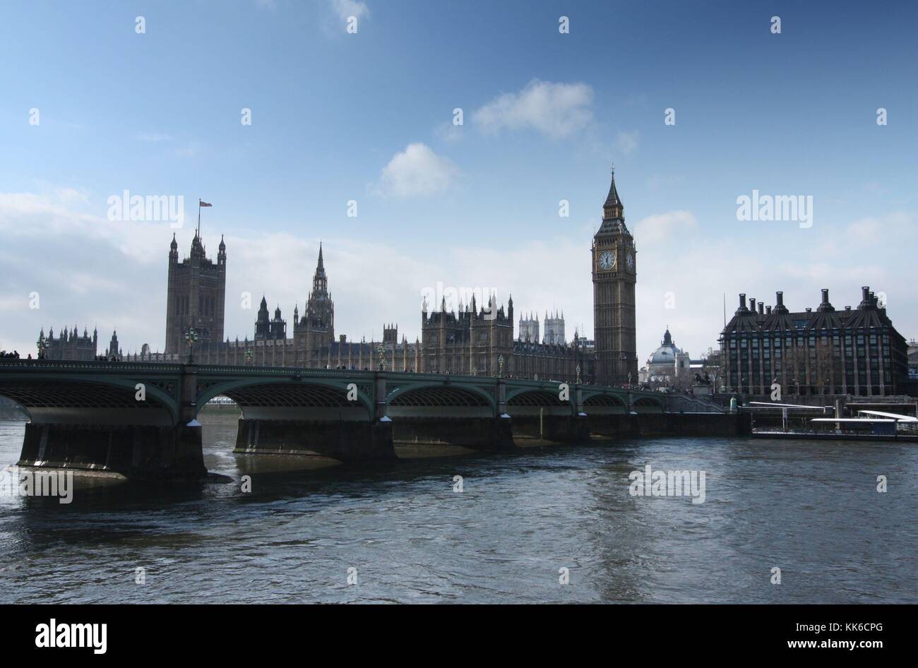 Casa del Parlamento da South Bank di Londra Foto Stock
