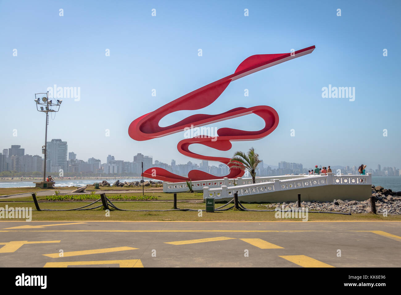 Scultura di tomie ohtake a emissario sottomarino (emissario sottomarino) - Santos, sao paulo, Brasile Foto Stock