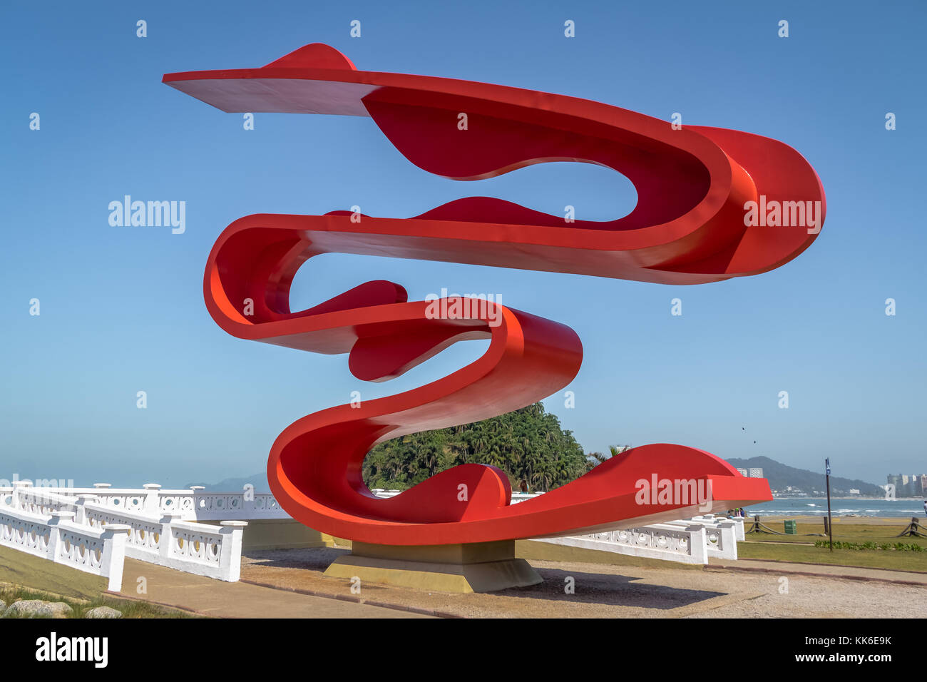 Scultura di tomie ohtake a emissario sottomarino (emissario sottomarino) - Santos, sao paulo, Brasile Foto Stock