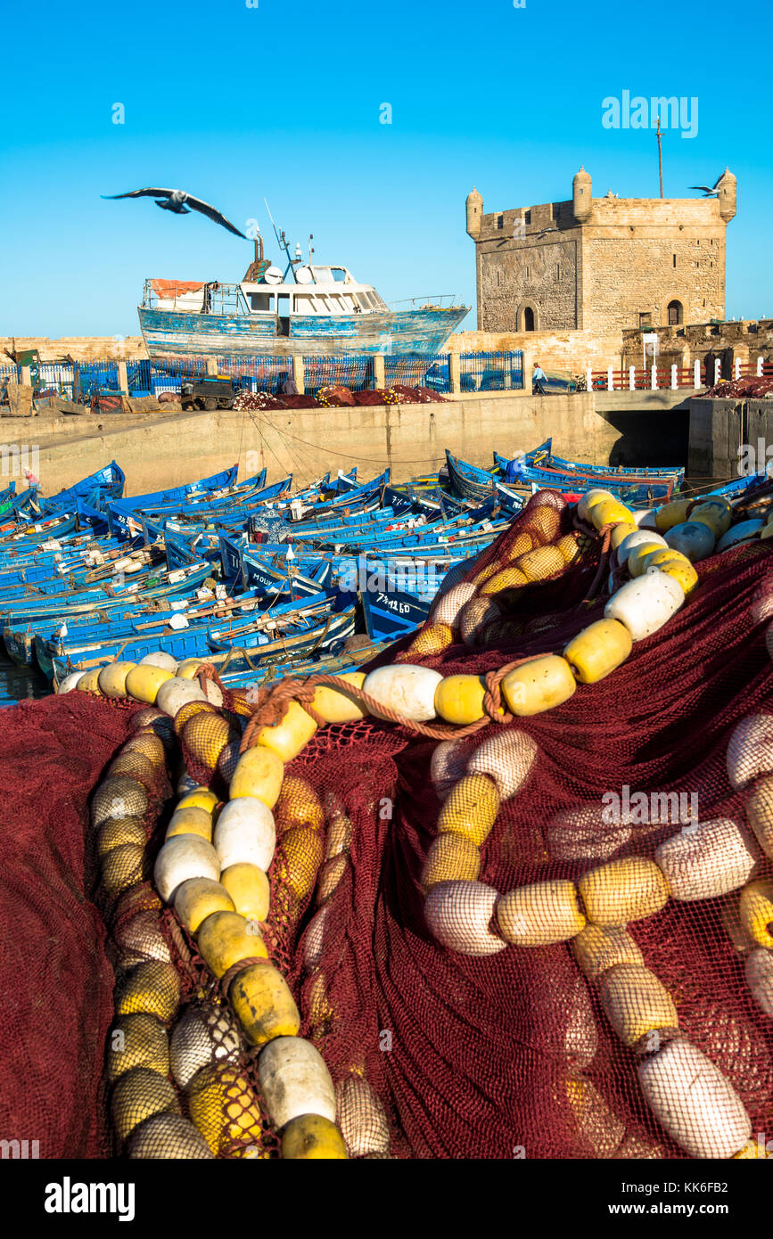 Famose blue barche di legno al Porto di essaouira maroc Foto Stock