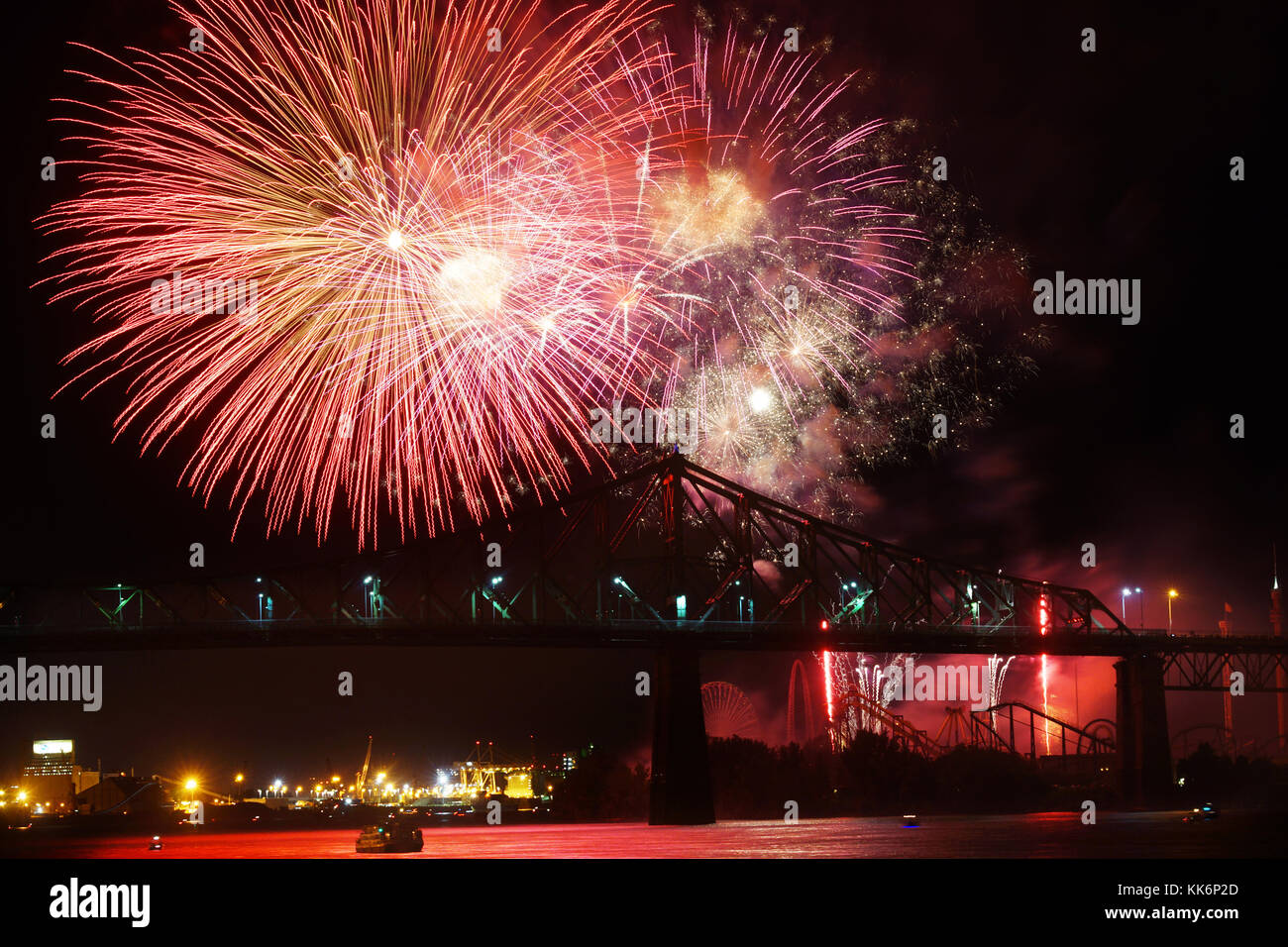 Montreal, Canada, 22 luglio,2017.international fuochi d'artificio di concorrenza a la ronde parco divertimenti.credit:mario beauregard/alamy live news Foto Stock